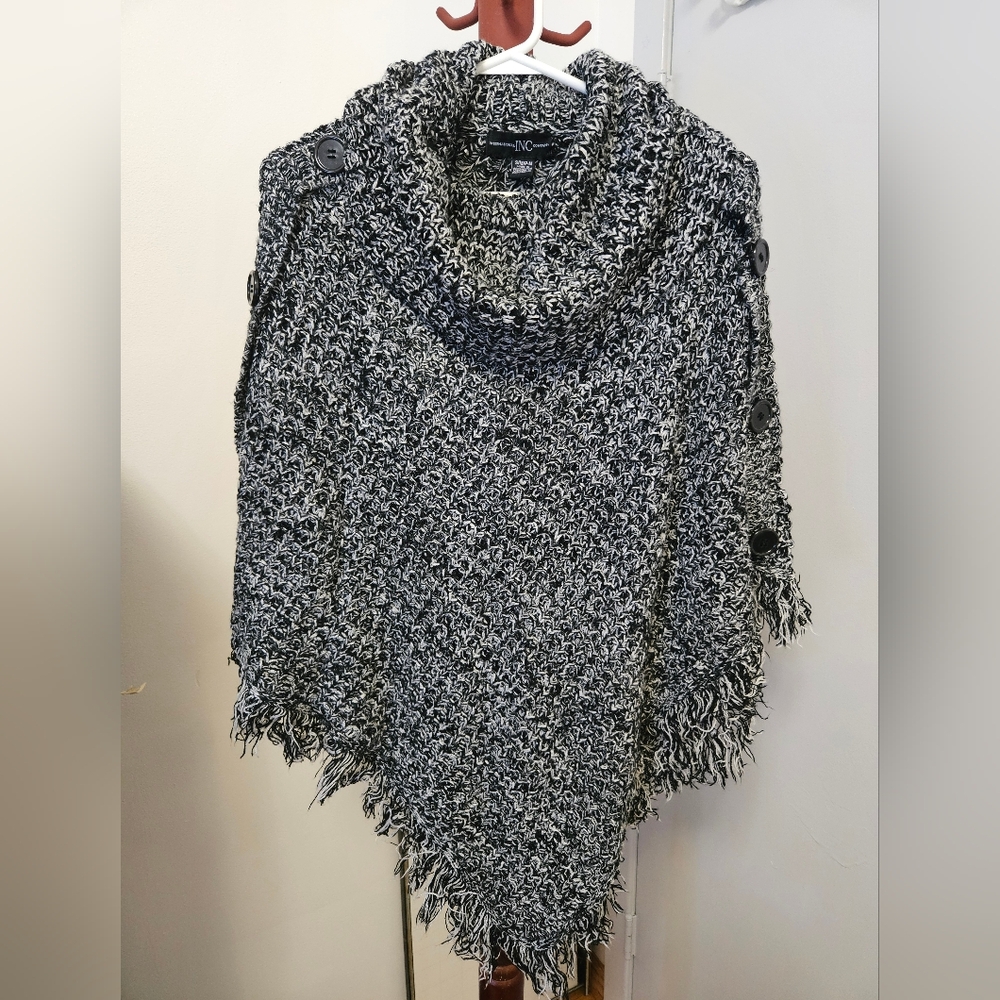 B&W Knitted Pattern Sweater v2